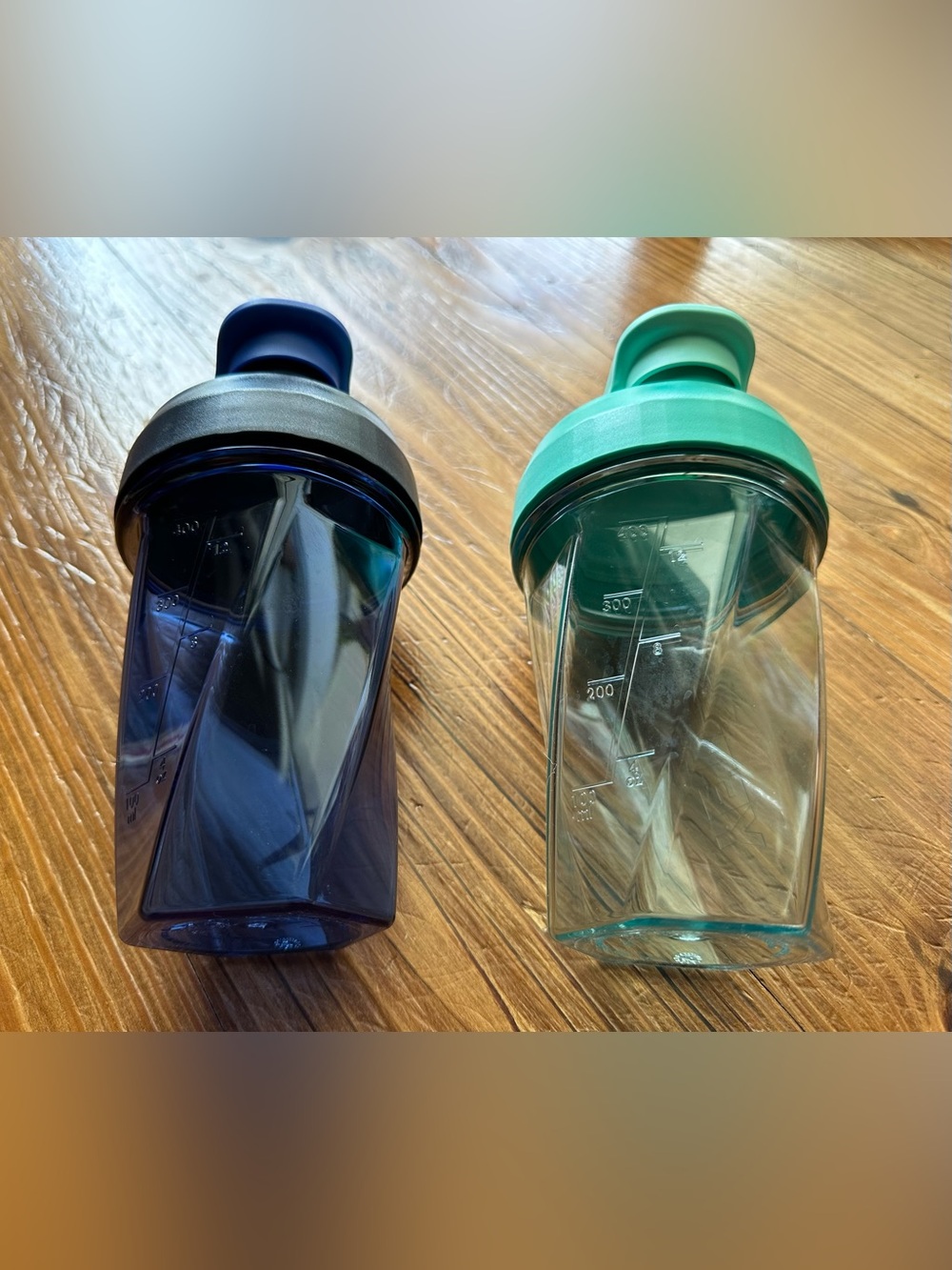 YETI Yonder 20 oz Water Bottles – Set of 2 – Like New